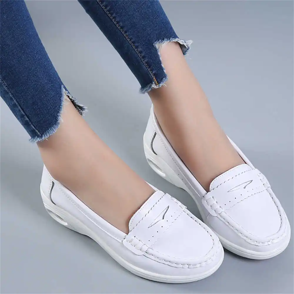 Thick Sole Slipon White Traine - đánh giá và giá Women Accessories Brand Name