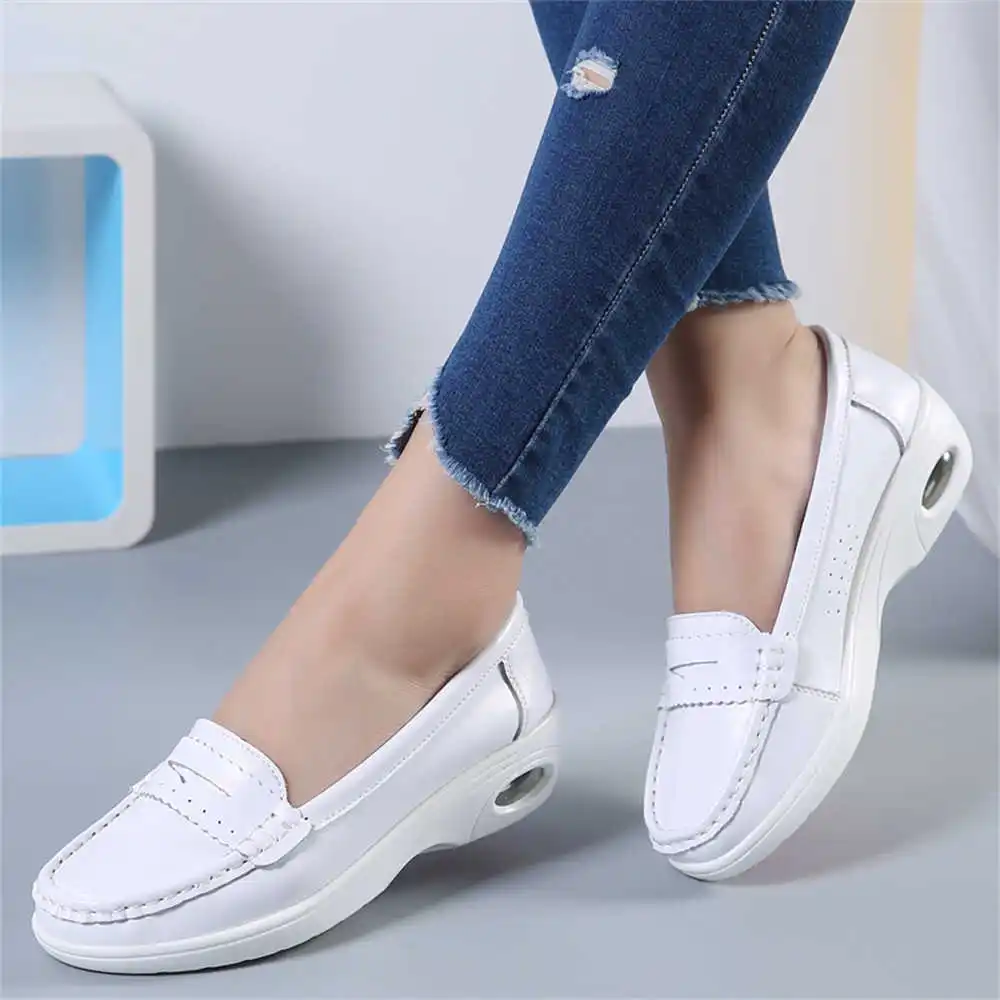 Thick Sole Slipon White Traine - đánh giá và giá Women Accessories Brand Name