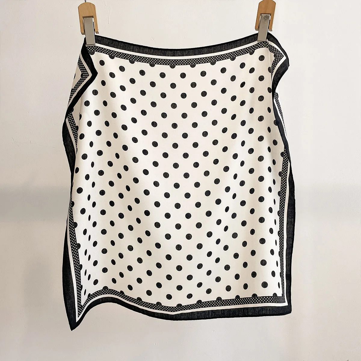 Luxury Polka Dot Printed Squar - đánh giá và giá Silk Scarf Square