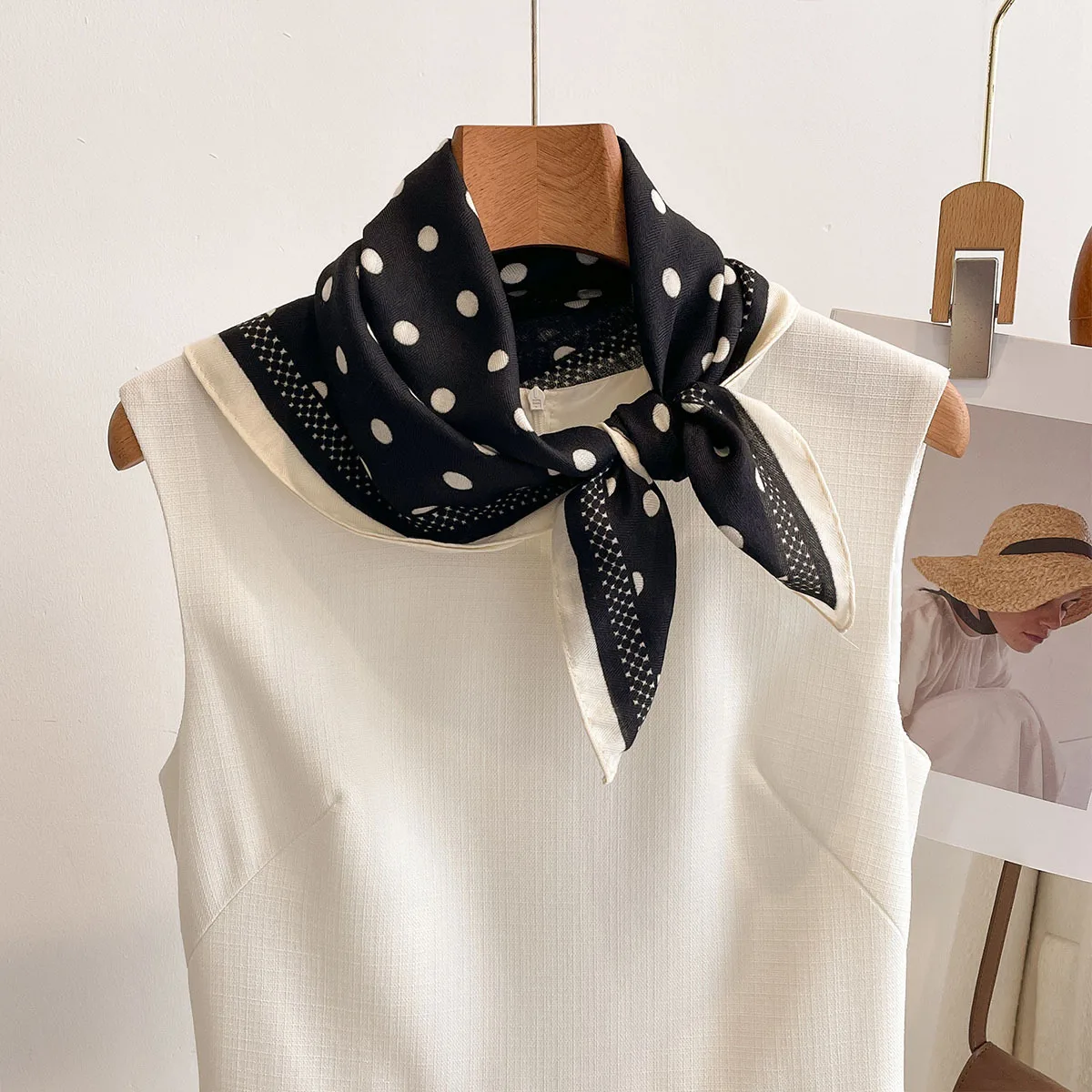 Luxury Polka Dot Printed Squar - đánh giá và giá Silk Scarf Square