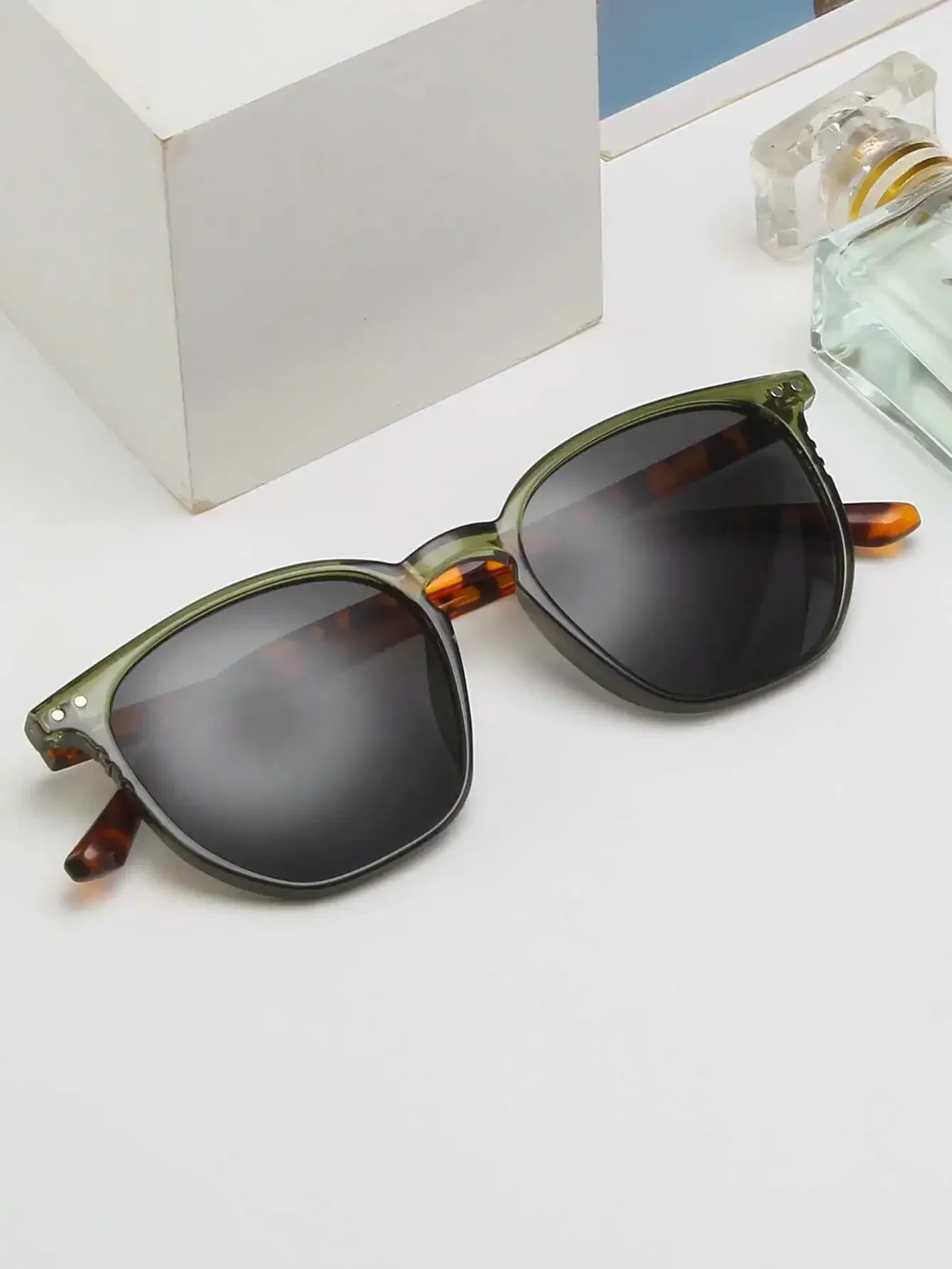 1 Pair Of Women Round PC Frame - đánh giá và giá Women Accessories Business