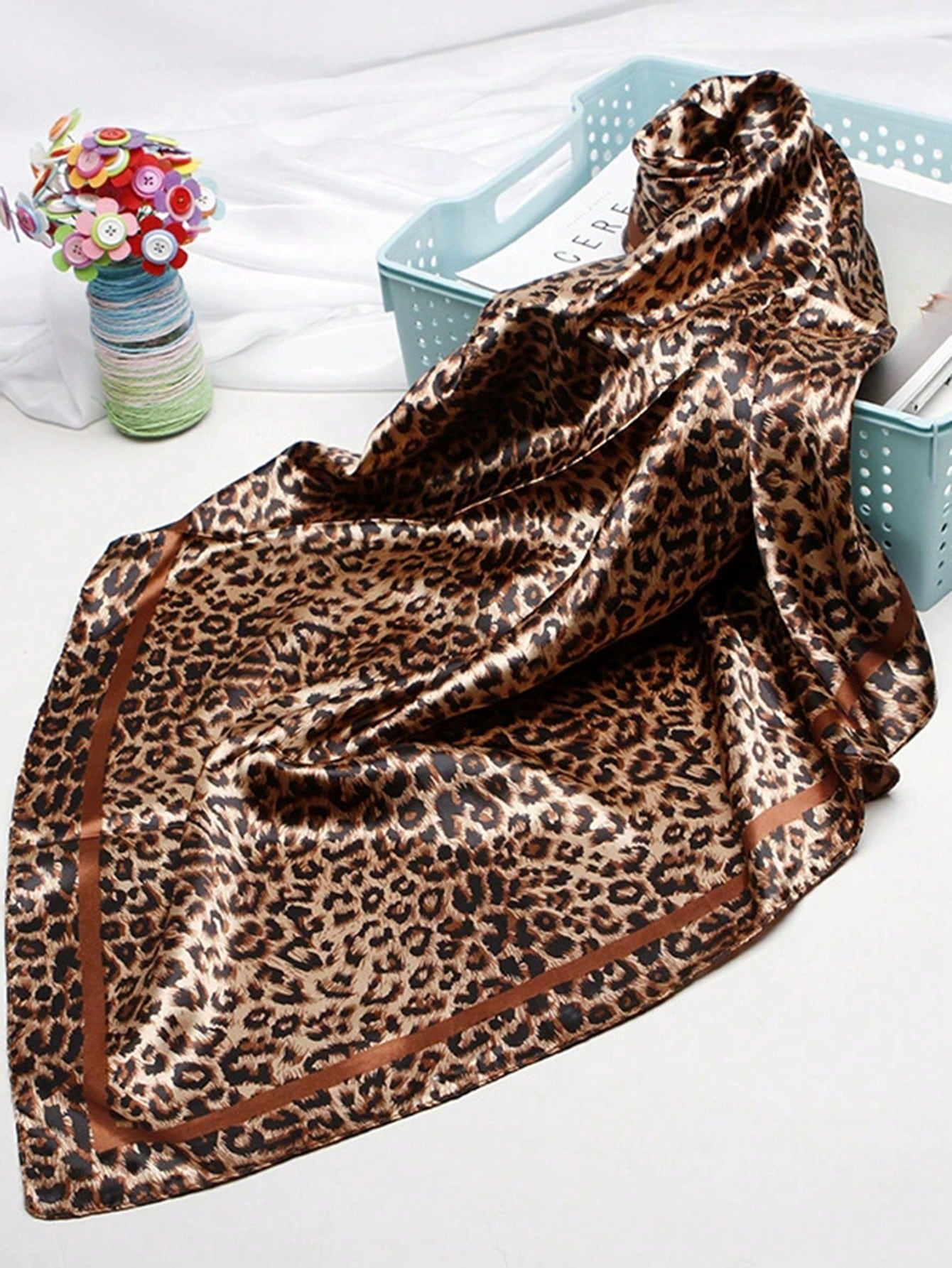 90cm Leopard Print Neckerchief - đánh giá và giá Silk Scarf Square