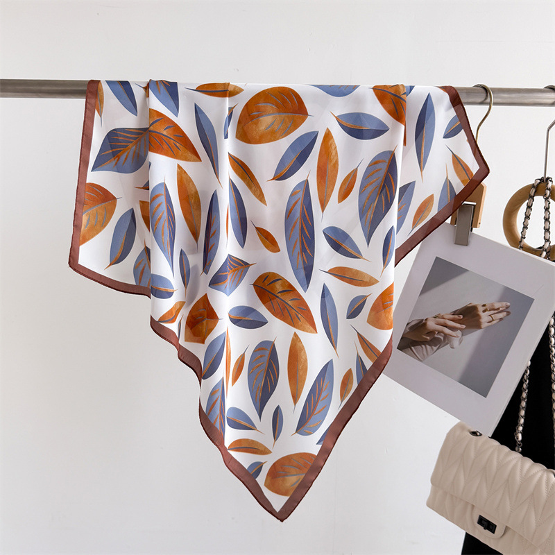 Luxury Brand Print 70cm Square - đánh giá và giá Silk Scarf Square