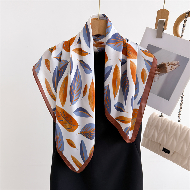 Luxury Brand Print 70cm Square - đánh giá và giá Silk Scarf Square