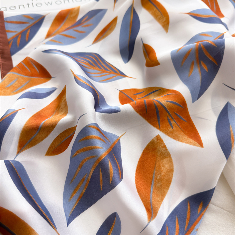 Luxury Brand Print 70cm Square - đánh giá và giá Silk Scarf Square