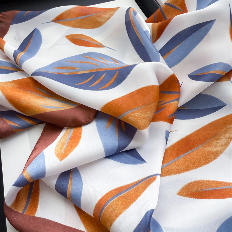 Luxury Brand Print 70cm Square - đánh giá và giá Silk Scarf Square